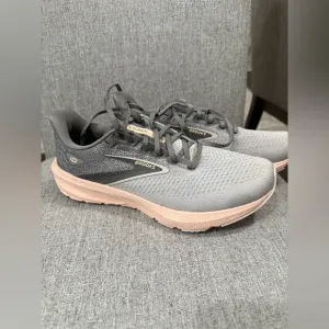 Brooks Women's Launch 10 Running Shoe