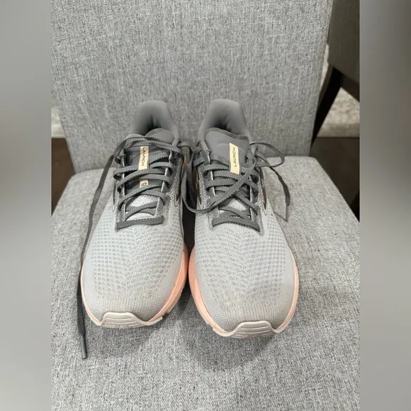 Brooks Women's Launch 10 Running Shoe