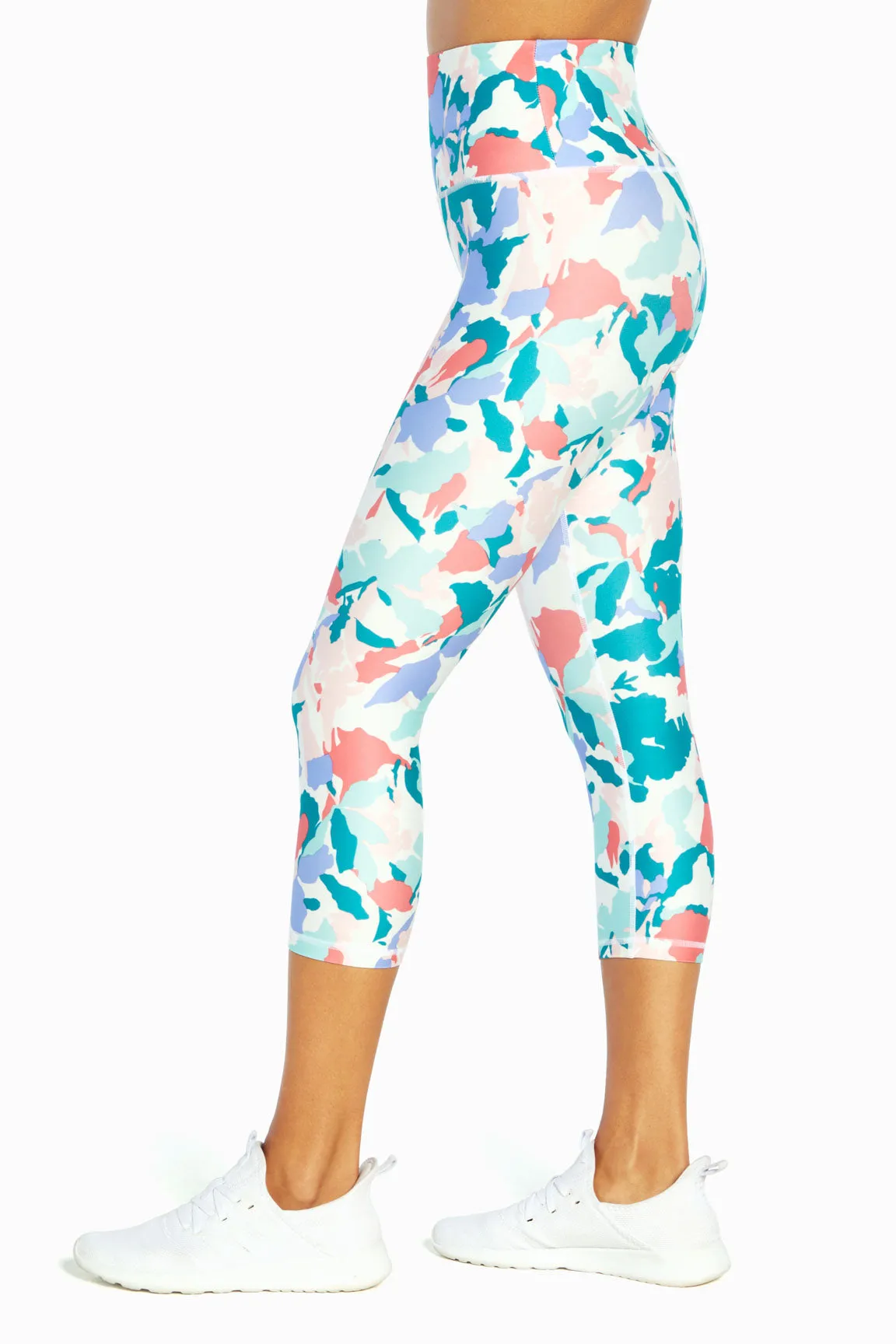 Contender 22" Capri (Sugar Coral Paper Mache Floral)