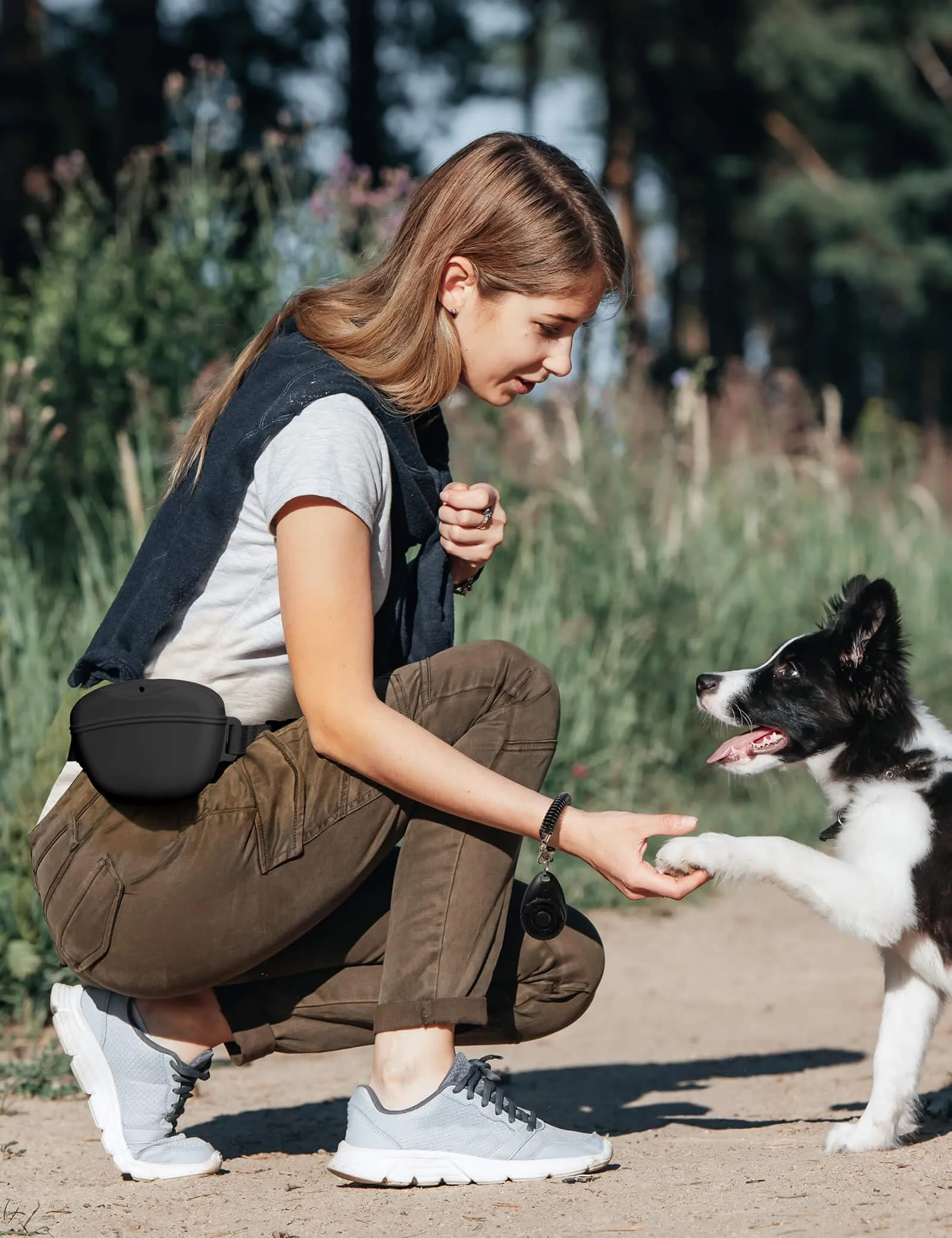 heouvo Magnetic Silicone Dog Treat Pouch with Training Clicker & Waist Belt for Pet Training Walking, Black