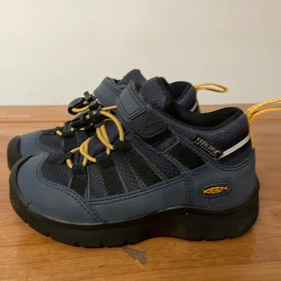 Keen Targhee Low Grey Waterproof Sneakers Size 9