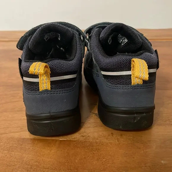Keen Targhee Low Grey Waterproof Sneakers Size 9