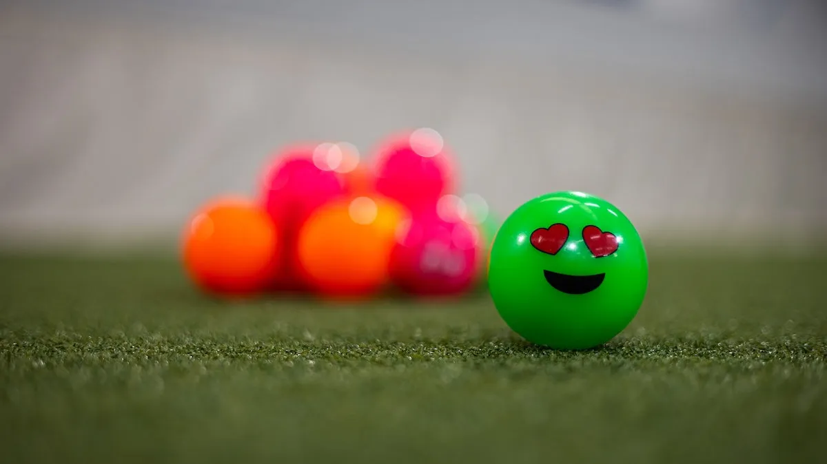 Mercian Soft Emoji Ball Green Love Heart Eyes
