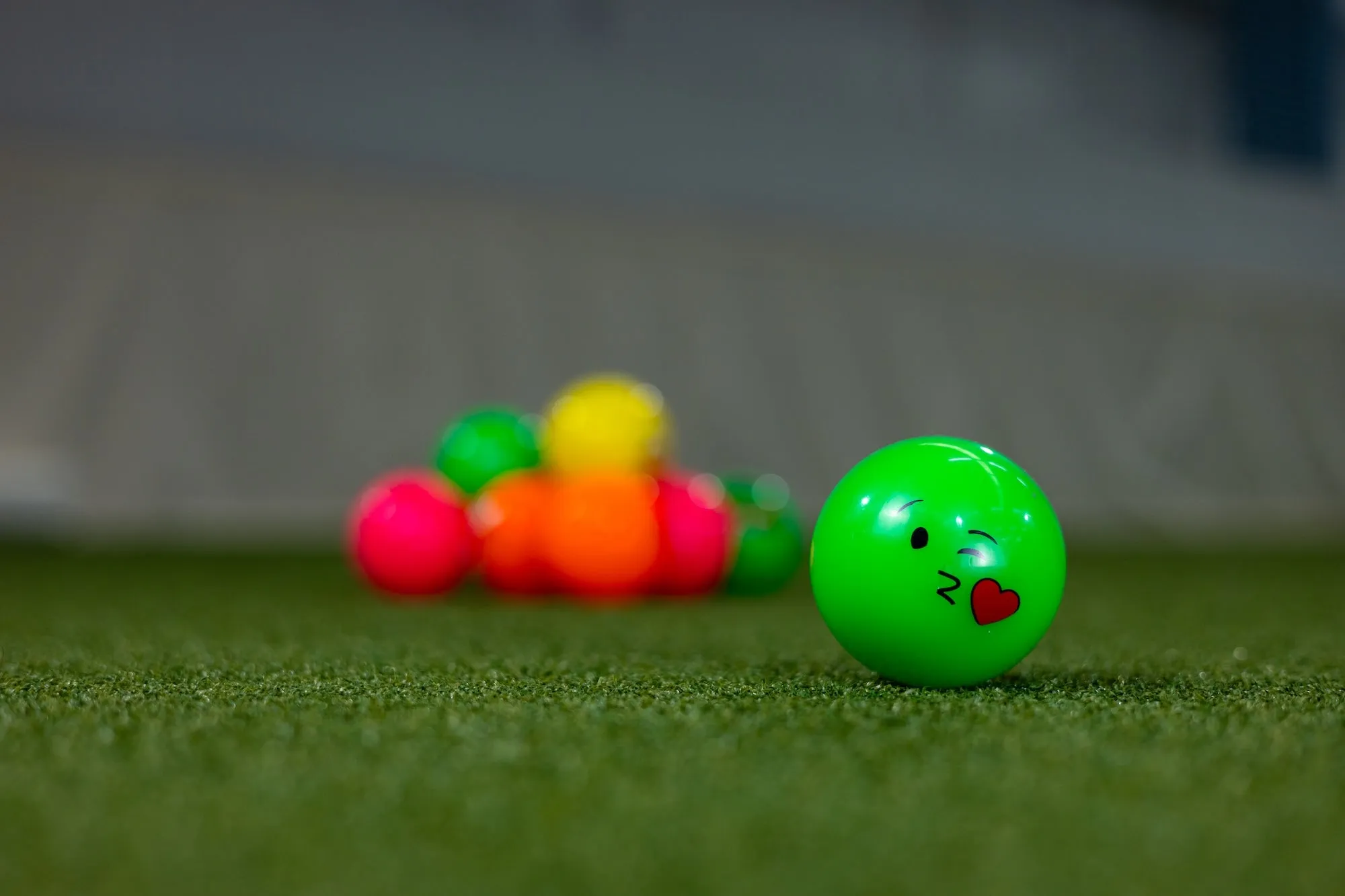 Mercian Soft Emoji Ball Green Love Heart Kiss