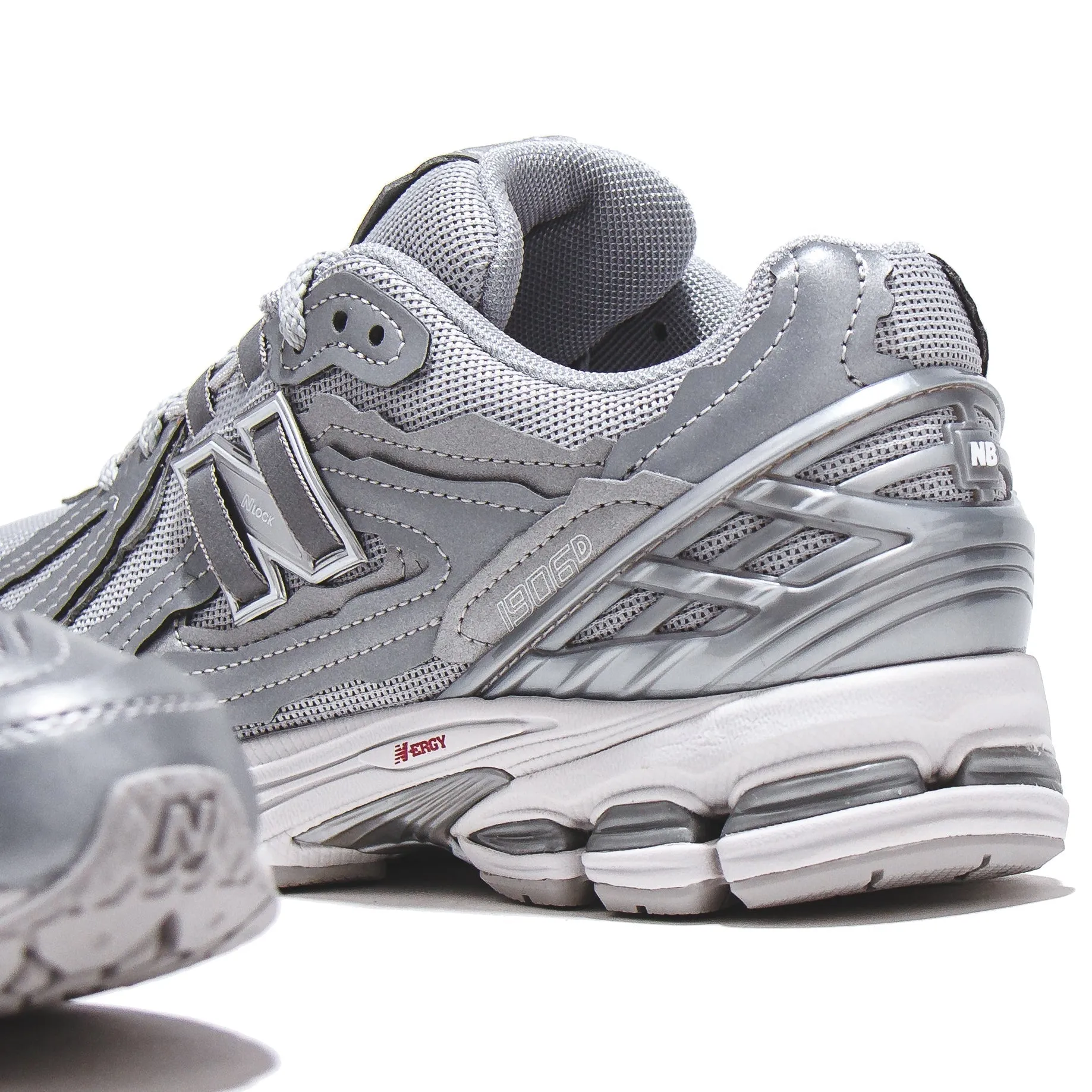 New Balance Men 1906R Silver Reflective Metallic M1906DH