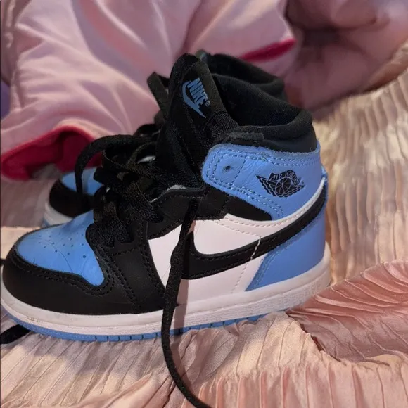 Nike Kids Black and Blue Sneakers
