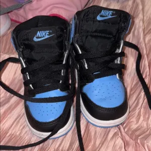 Nike Kids Black and Blue Sneakers
