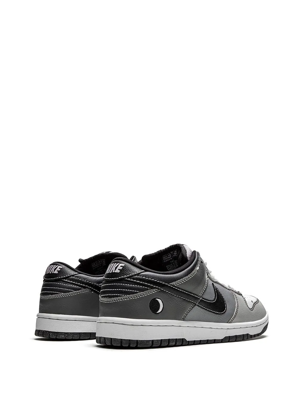 Nike SB Dunk Low sneakers