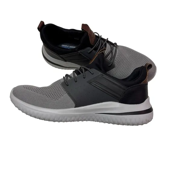 Skechers Men's Delson 3.0 Round Toe Bungee Lace Slip On size 9.5