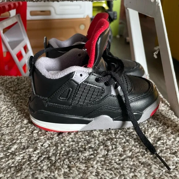 Toddler retro Jordan sneakers size 8c