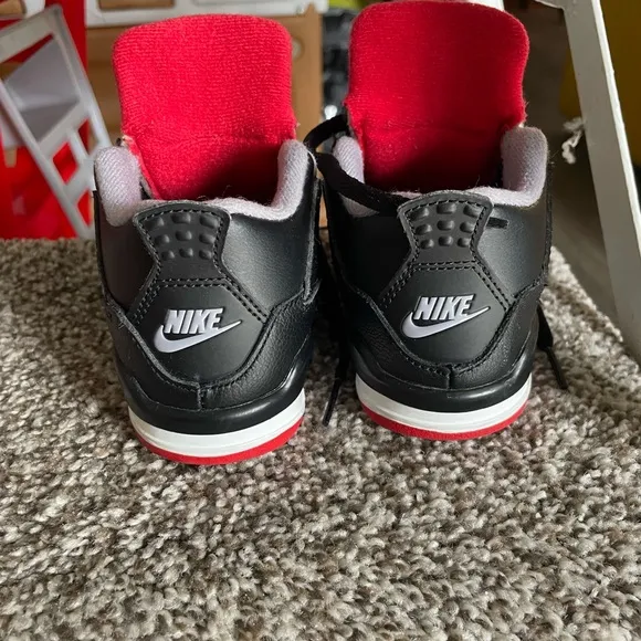 Toddler retro Jordan sneakers size 8c