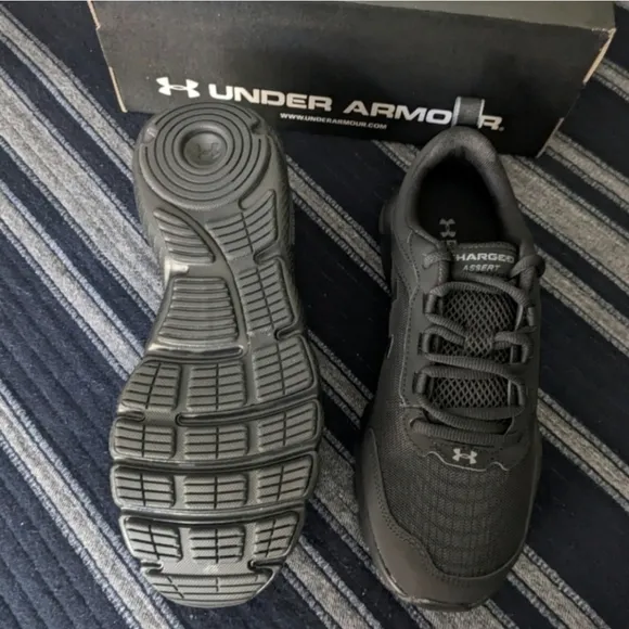 Under Armour Charges Assert 9 Men 8.5 Extra Wide 3024857-002 Blackout 022025