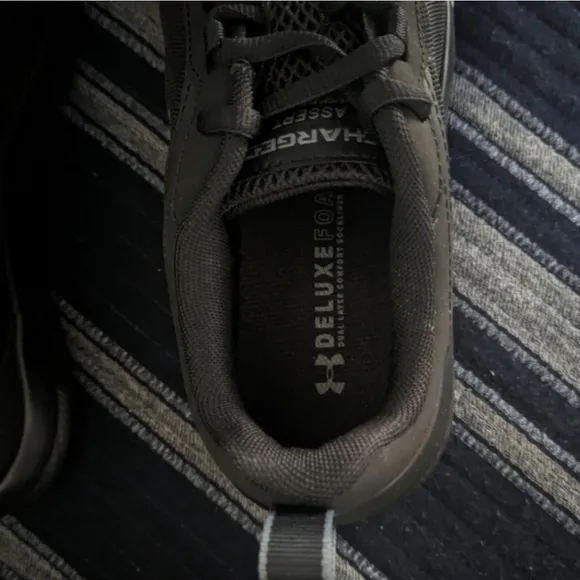 Under Armour Charges Assert 9 Men 8.5 Extra Wide 3024857-002 Blackout 022025
