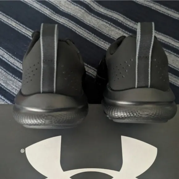 Under Armour Charges Assert 9 Men 8.5 Extra Wide 3024857-002 Blackout 022025