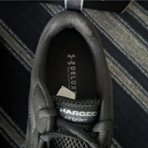Under Armour Charges Assert 9 Men 8.5 Extra Wide 3024857-002 Blackout 022025