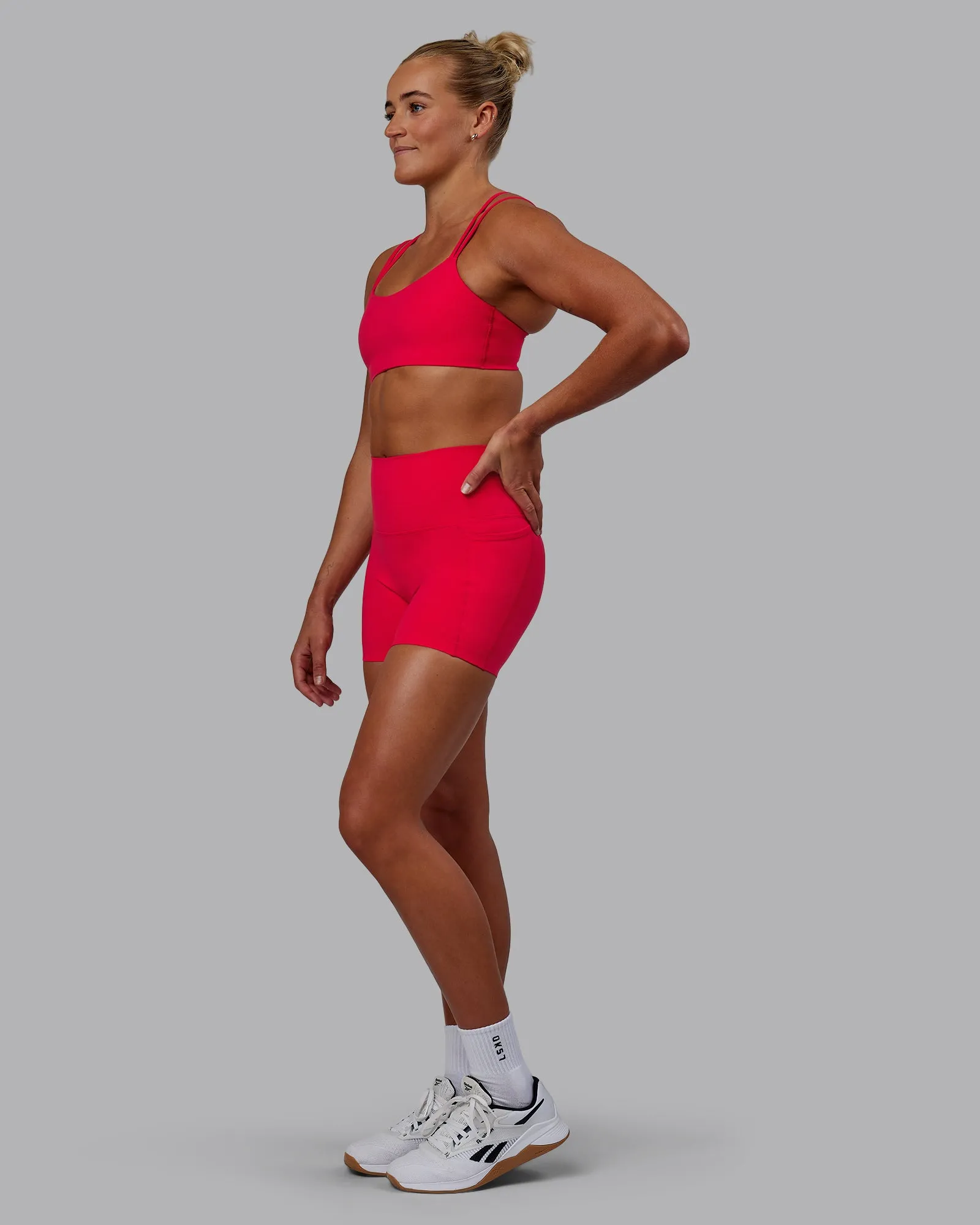 Vantage Sports Bra - Scarlet