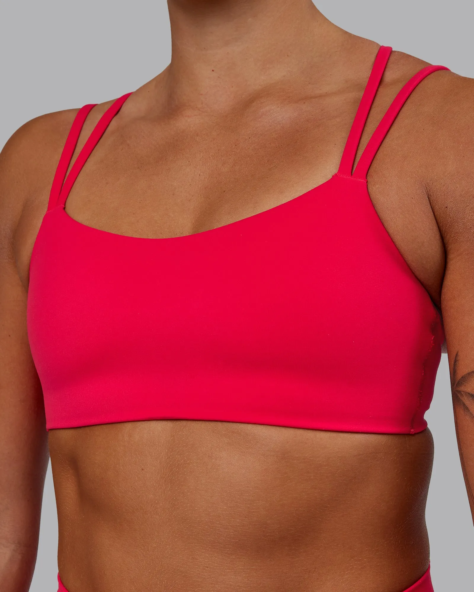 Vantage Sports Bra - Scarlet