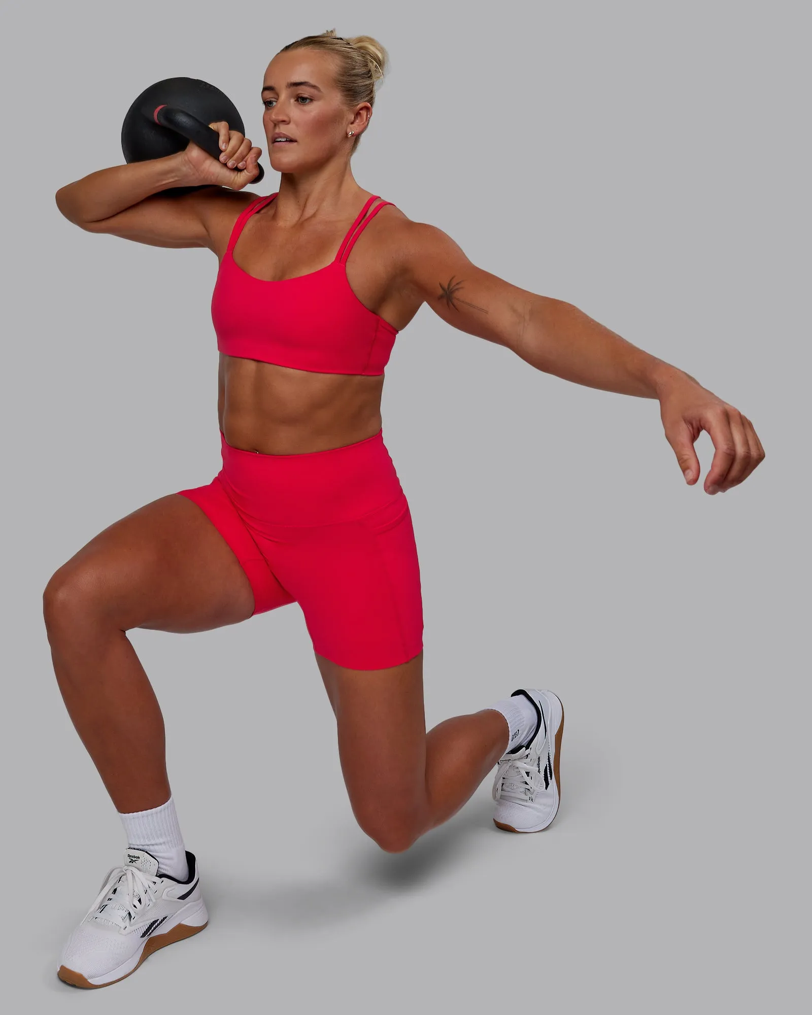 Vantage Sports Bra - Scarlet