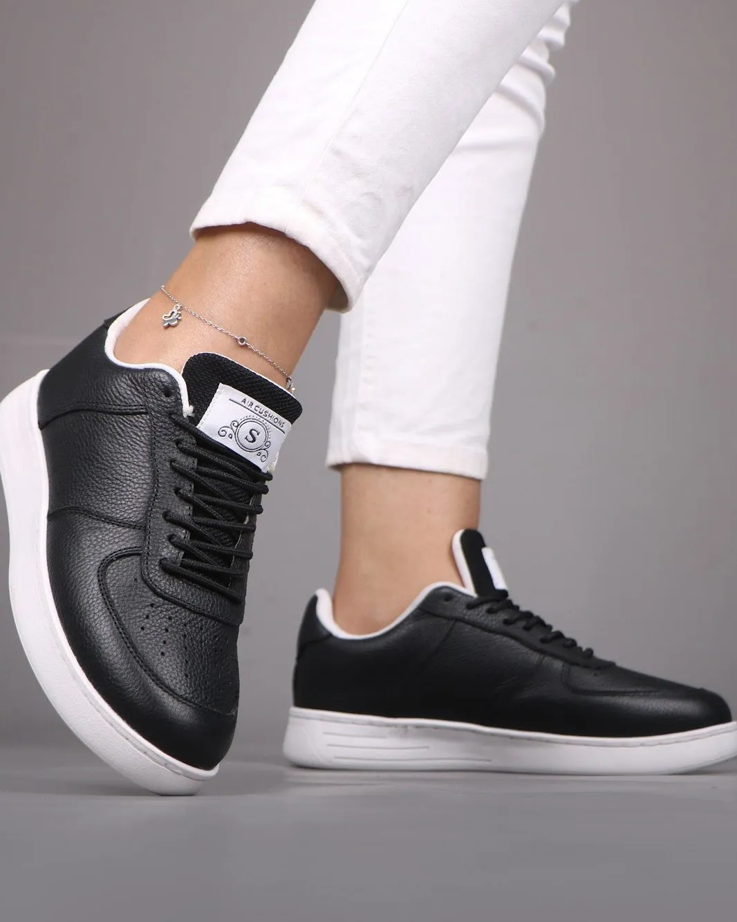 Women's Sneakers - 2099